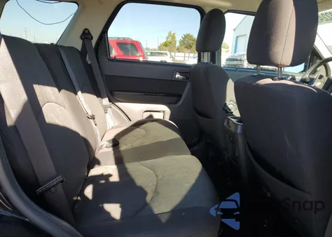 2010 Mazda Tribute I z USA, uszkodzony, nr VIN 4F2CY0C70AKM02556